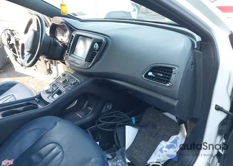 2016 Chrysler 200 S z USA, uszkodzony, nr VIN 1C3CCCBB6GN182261